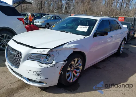 2017 Chrysler 300C z USA, uszkodzony, nr VIN 2C3CCAEG6HH570323